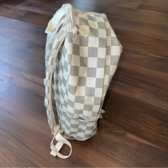 herschel backpack checkerboard Supply Co | Herschel Little America This practical backpack features a large main compartment with 25 litres of storage space PEANUTS x Herschel Snoopy Checker